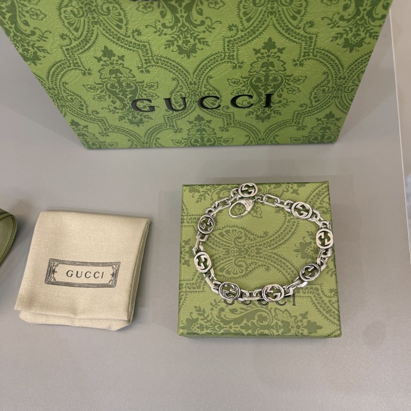 G*u*i bracelets